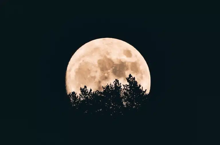 Influence de la lune sur le sommeil : mythe ou réalité ? - astuces et conseils